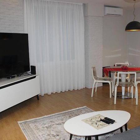 Luxury Blloku Tirana Apartment ภายนอก รูปภาพ