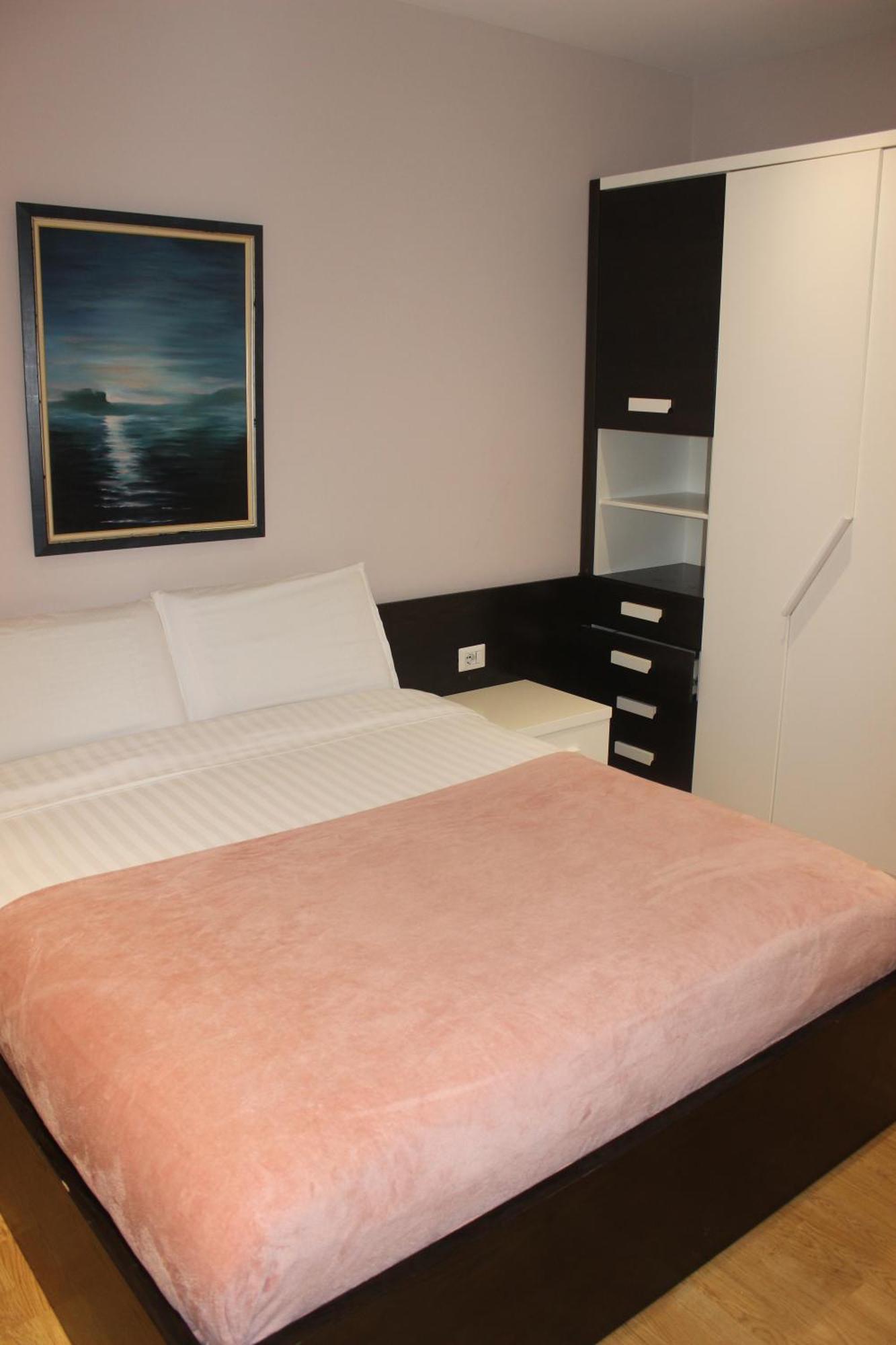 Luxury Blloku Tirana Apartment ภายนอก รูปภาพ