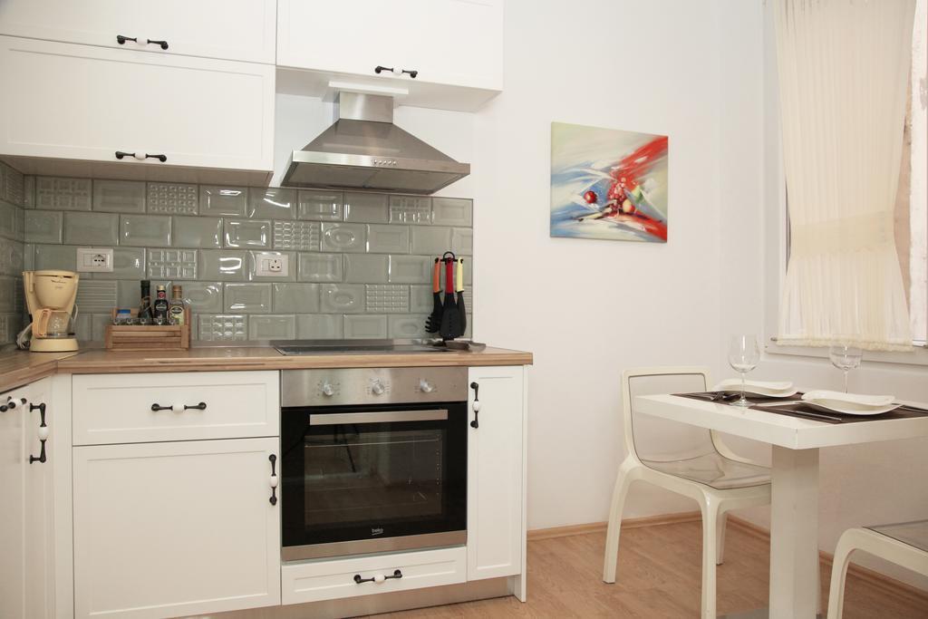 Luxury Blloku Tirana Apartment ภายนอก รูปภาพ